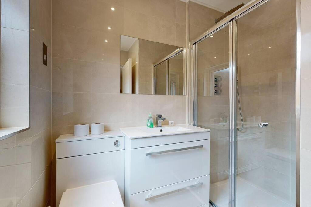 Elegant 2Bed Flat 10Min To Wimbledon Tennis Courts Лондон Екстер'єр фото
